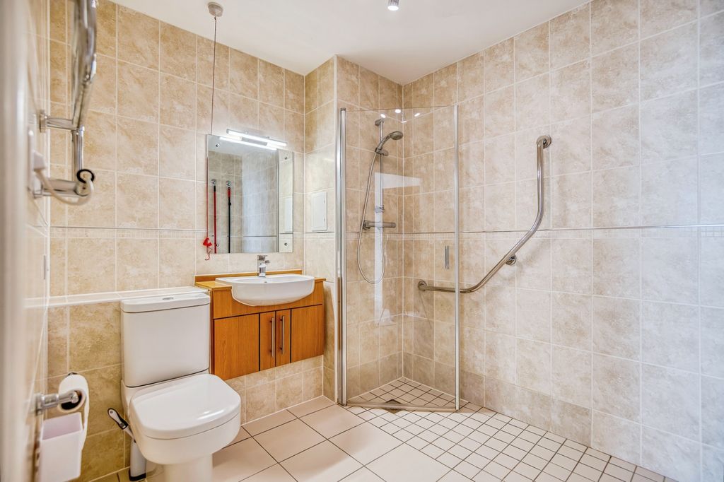 Additional image 13 of 2 bed flat for saleWhite Lion Street, Tenby SA70