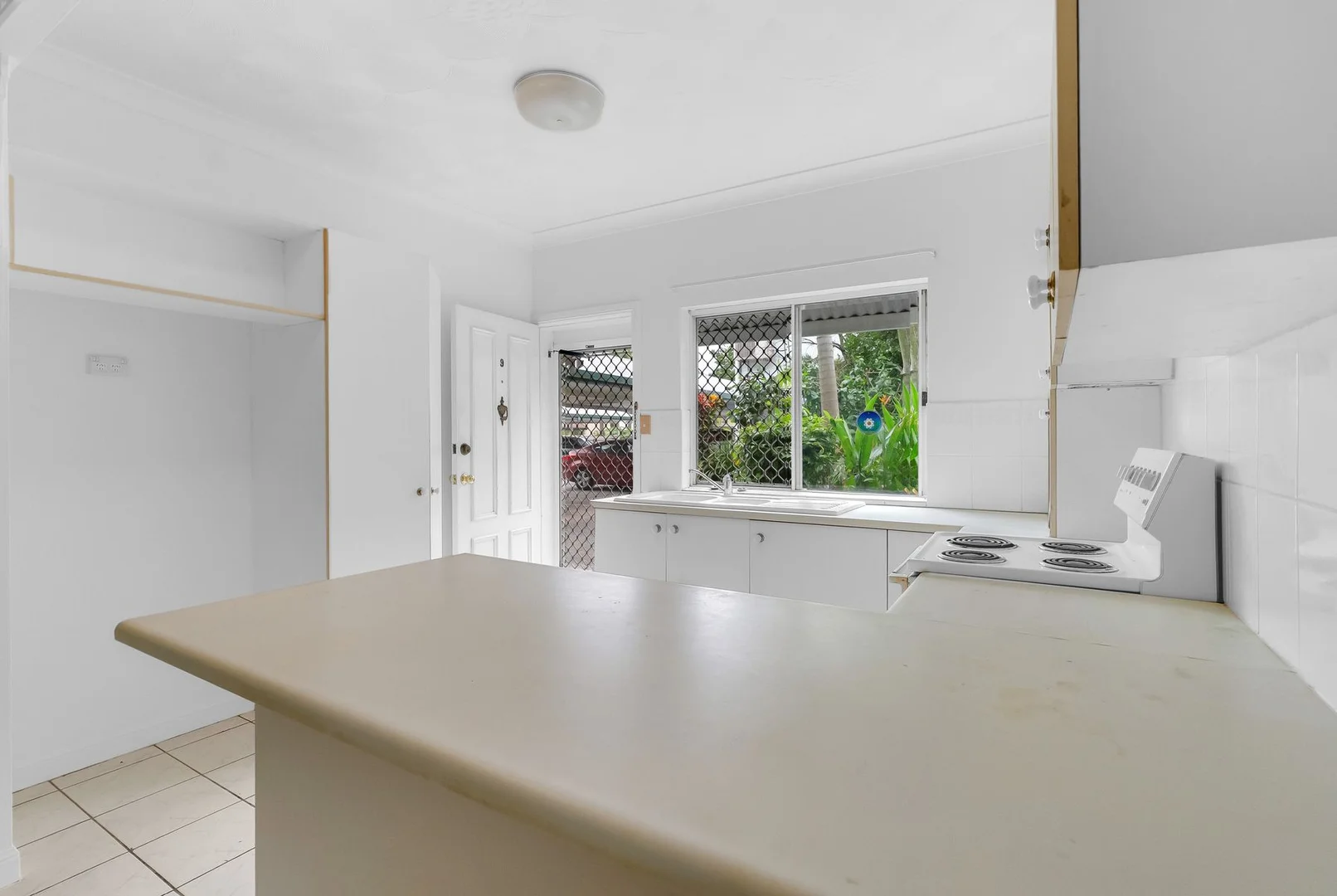 9/34 Springfield Crescent, Manoora QLD 4870 photo 3