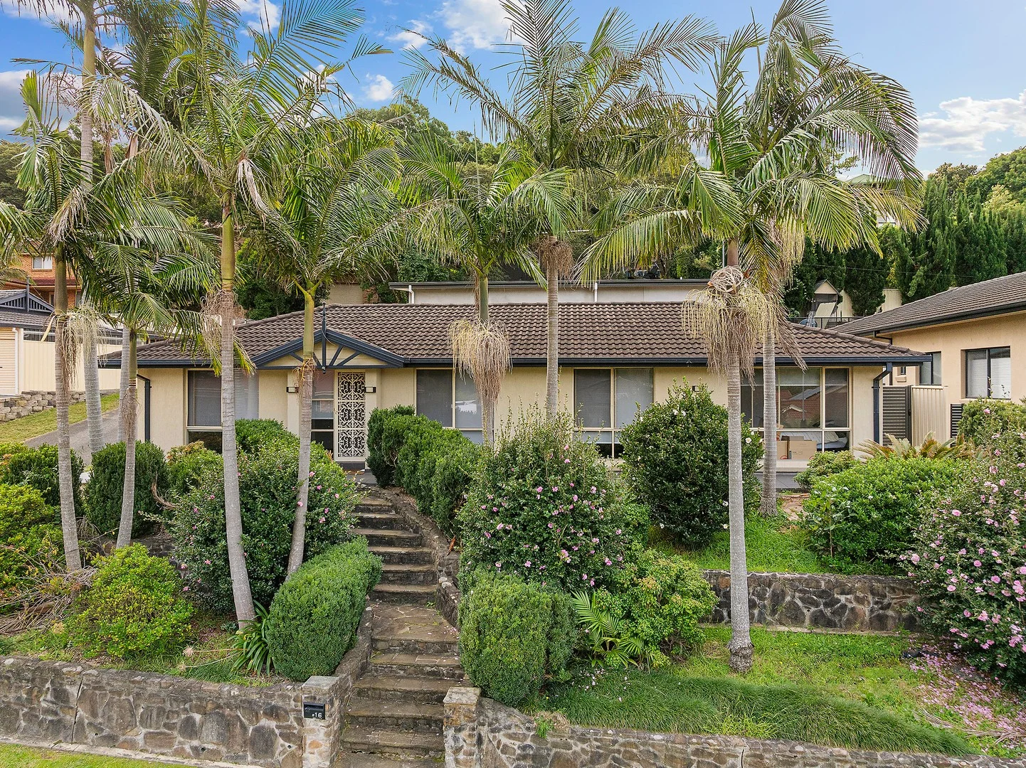 16 Sandalwood Road, Farmborough Heights NSW 2526