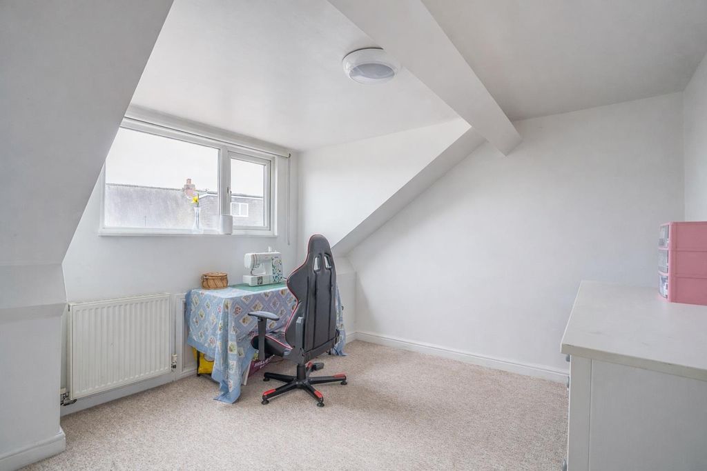 2 bed flat for saleMillfield Lane, York YO10 photo 5