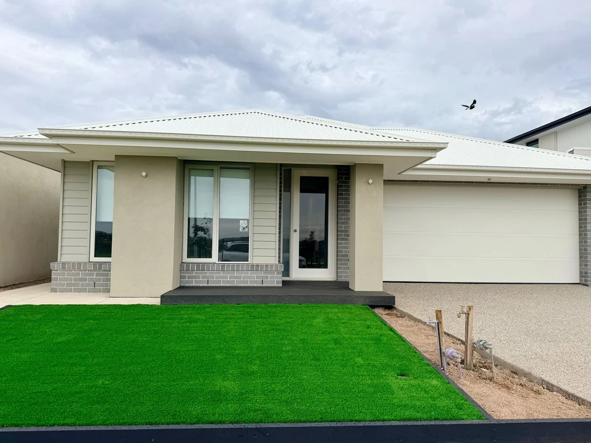 98 Jagged Circuit, Tarneit VIC 3029 photo 3