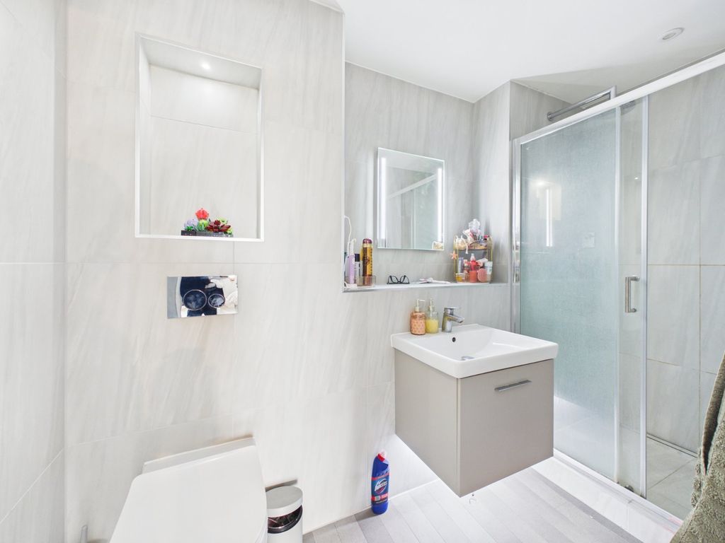 Additional image 8 of 2 bed flat for sale40 Stoke Road, Slough, Berkshire SL2
