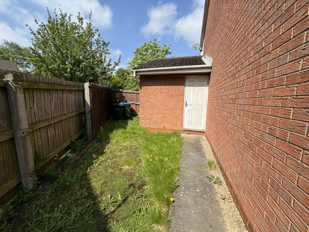Brades Rise,  Oldbury, B69 photo 3