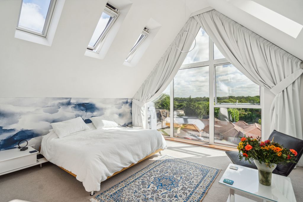 Additional image 4 of 3 bed flat for saleSouth Park Crescent, Gerrards Cross, Buckinghamshire SL9