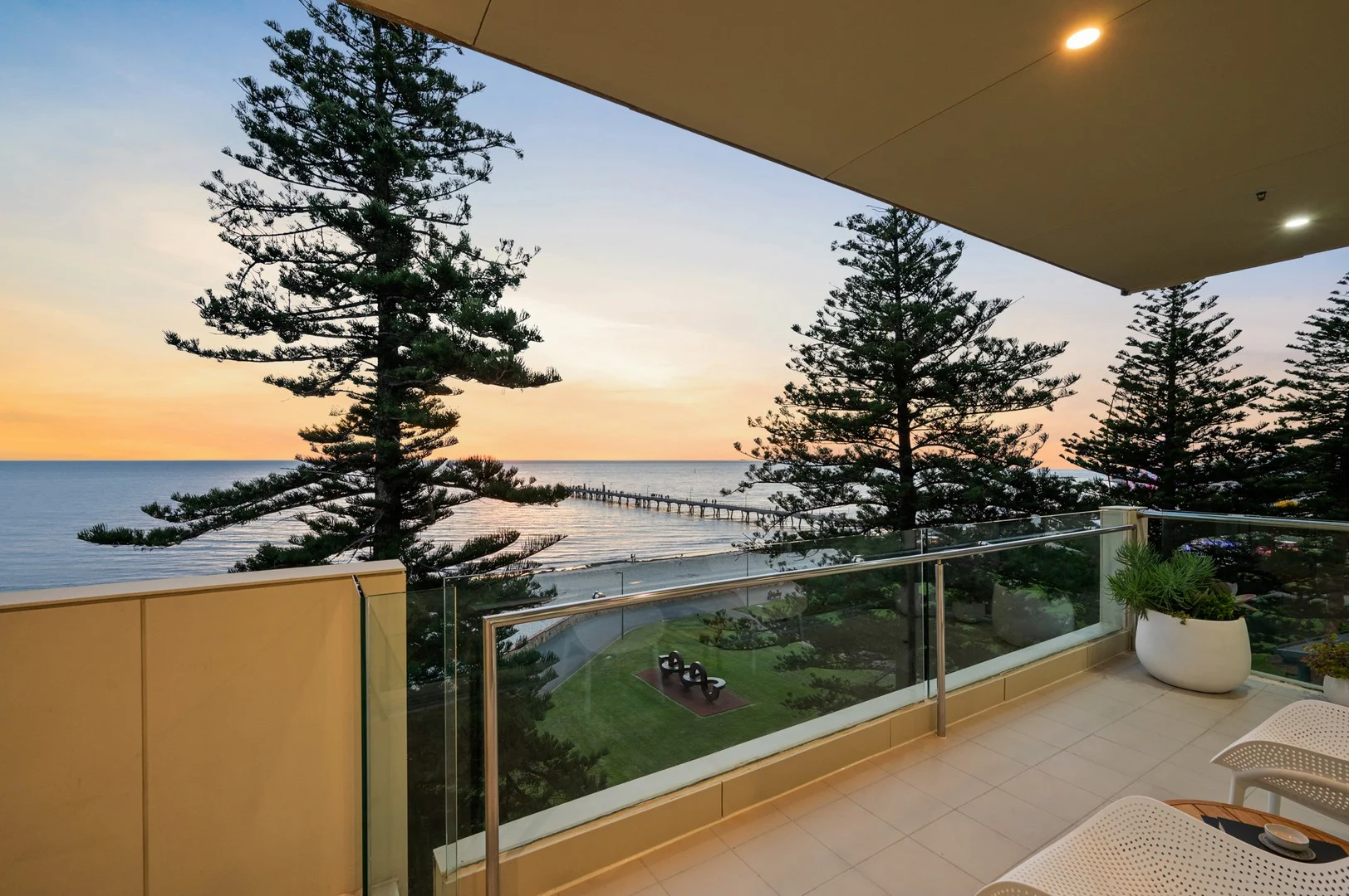 17/2 South Esplanade, Glenelg SA 5045