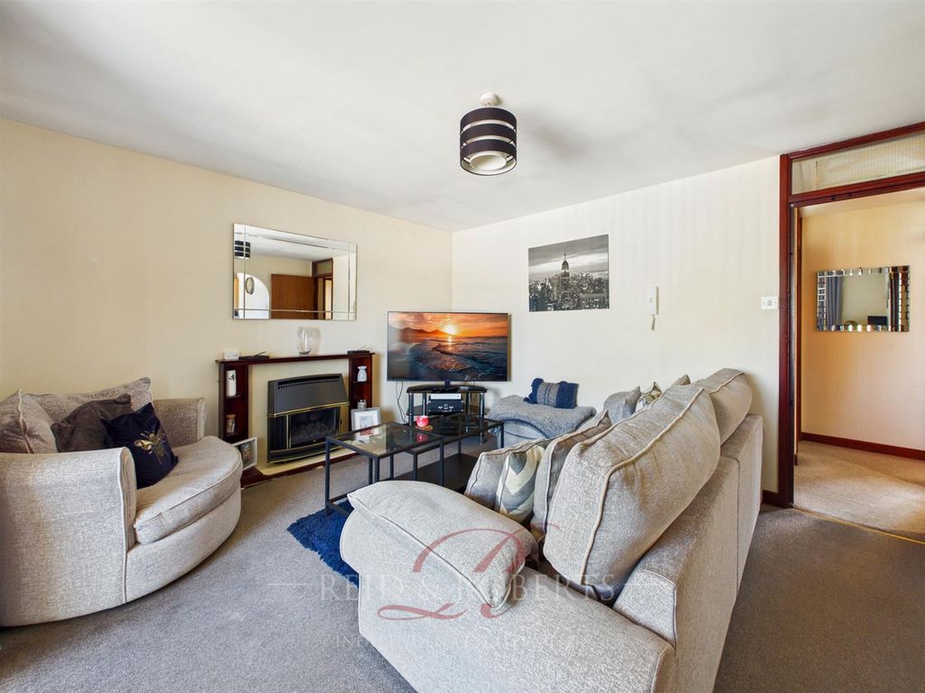 2 bed flat for salePark Road, Coedpoeth, Wrexham LL11 photo 2