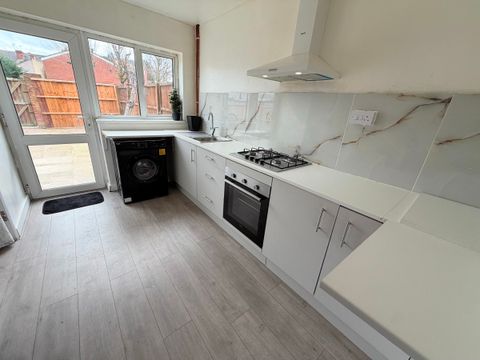 Tivey Court Road, Coventry CV6