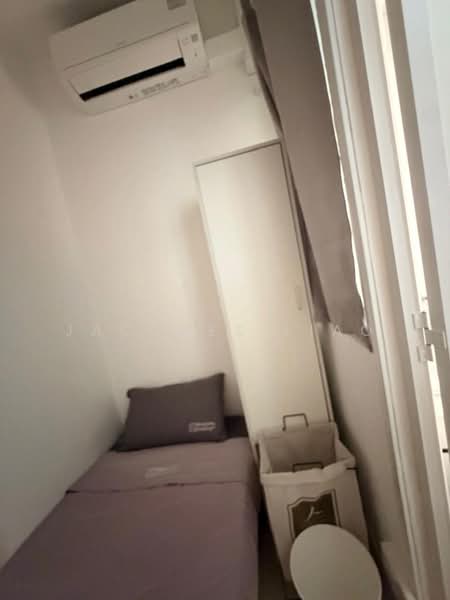 150 Prince Charles Crescent photo 2