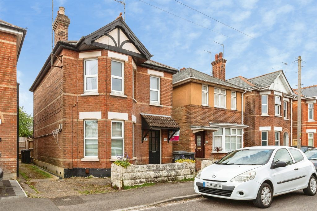 2 bed flat for saleMarkham Road, Bournemouth BH9
