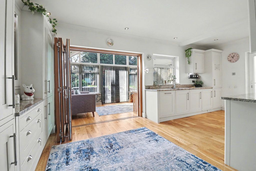 4 bed detached bungalow for saleBotley Road, West End SO30 photo 5