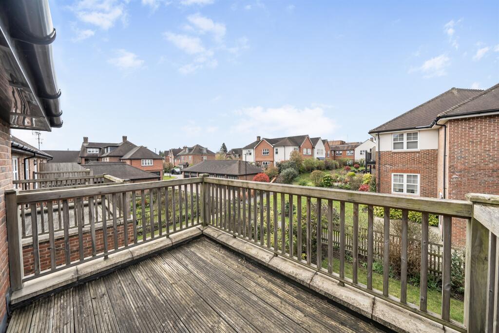 King Harry Lane, St. Albans photo 4