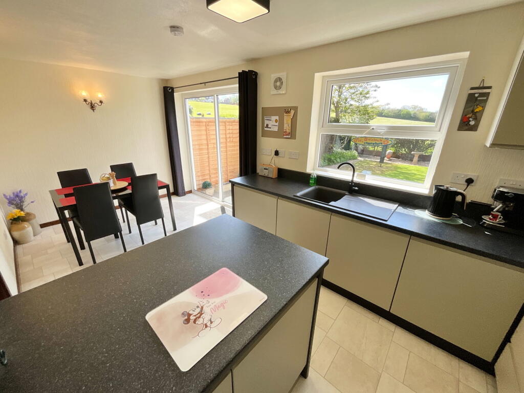 Additional image 5 of HALESOWEN, Sidlaw Close