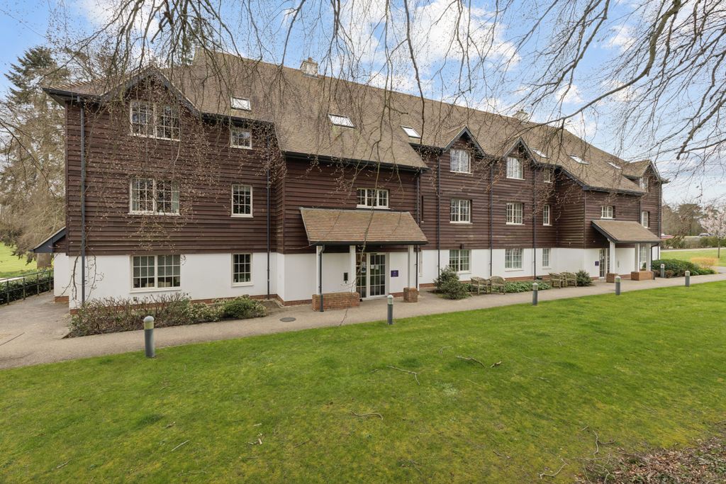 2 bed flat for saleTempleton Road, Hungerford RG17