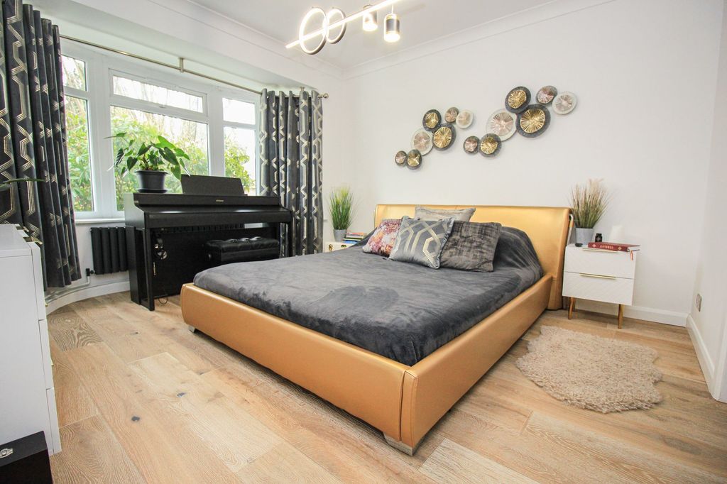 Additional image 3 of 4 bed detached bungalow for saleDell Road, Bitterne Park SO18