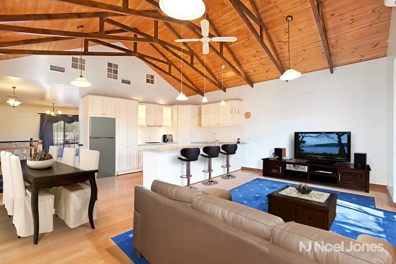 15 Gray Street, Doncaster VIC 3108 photo 2