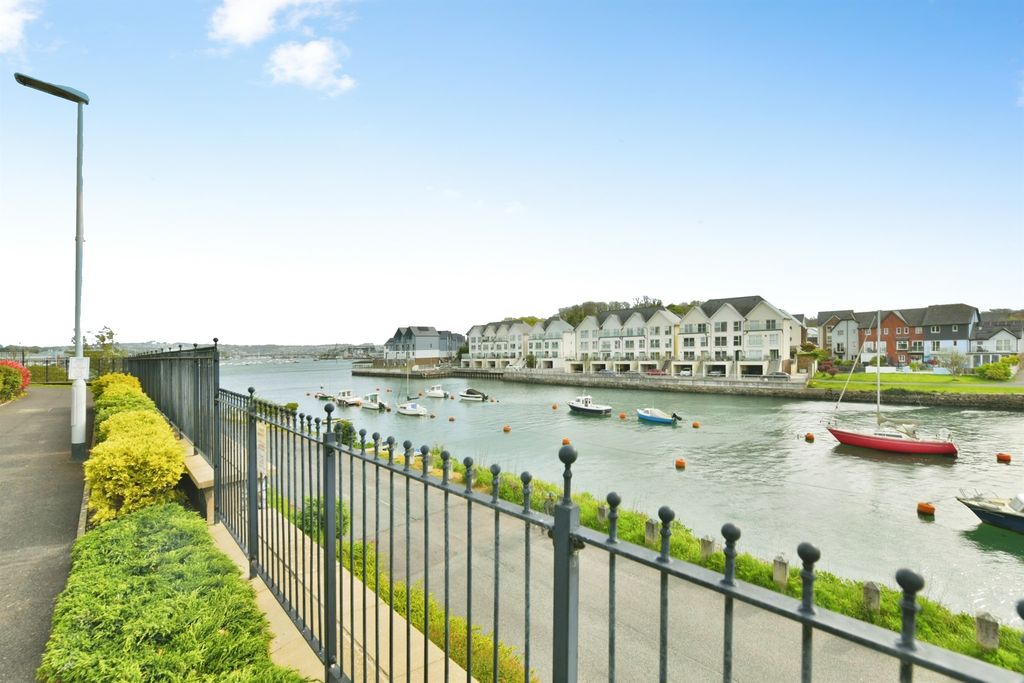 2 bed flat for saleCauseway View, Plymouth PL9 photo 3