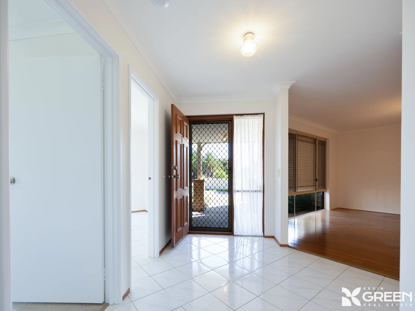 8 Leeuwin Parade, Rockingham WA 6168 photo 4