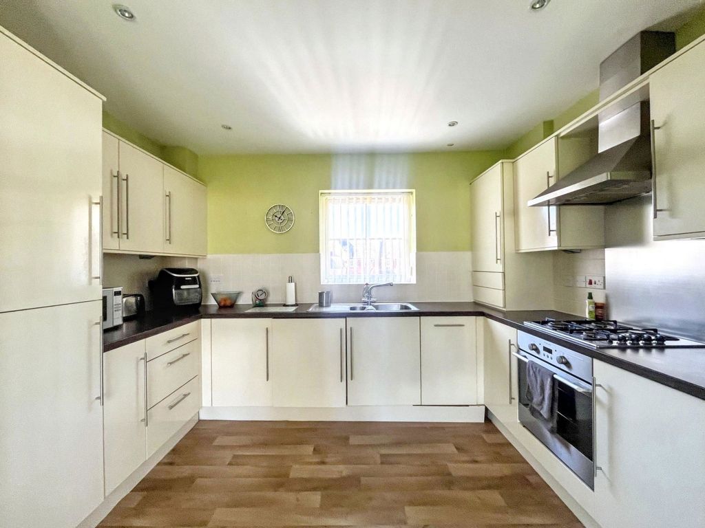 2 bed flat for saleTurner Square, Morpeth NE61 photo 5