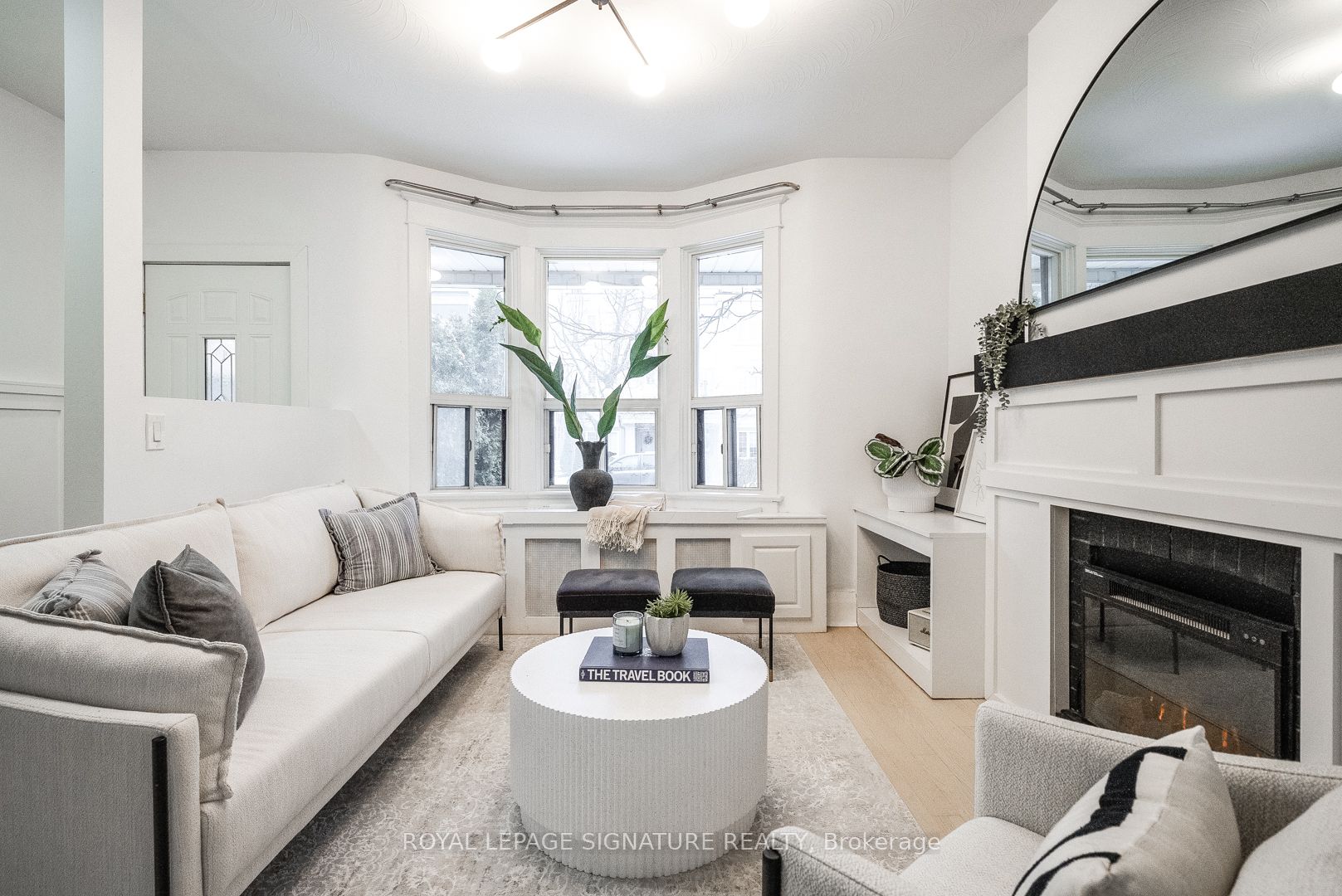 Upper-216 Parkmount Road, Toronto, ON, M4J 4V6 photo 3