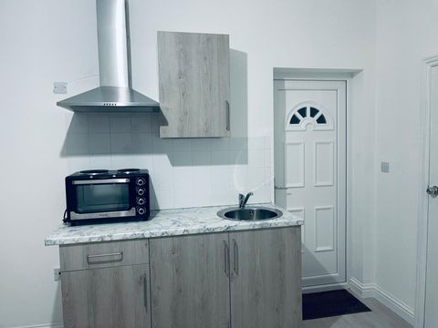 Ilford IG2, Studio to rent
