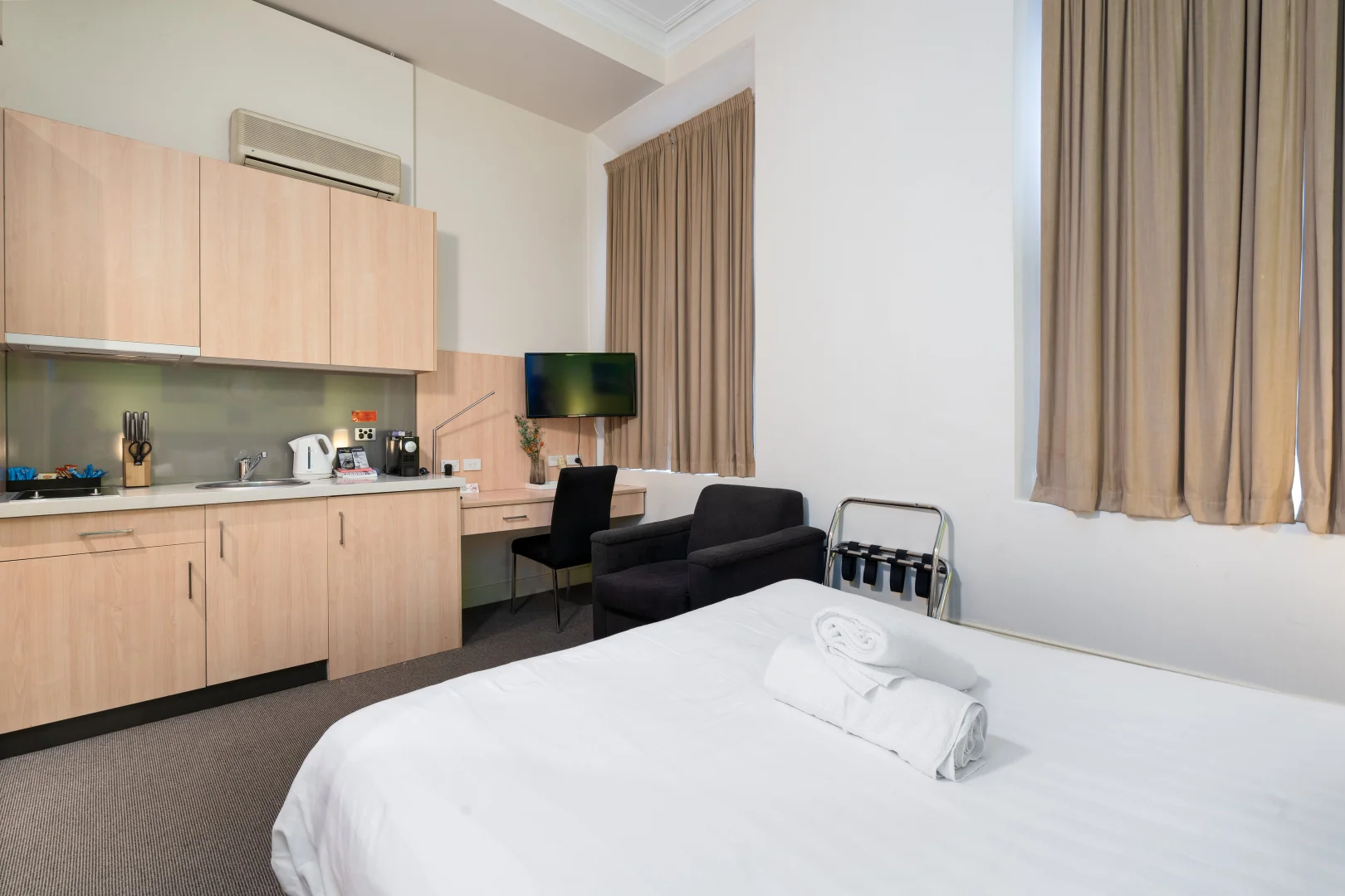 Additional image 4 of 304/18-20 Bank Pl, Melbourne VIC 3000