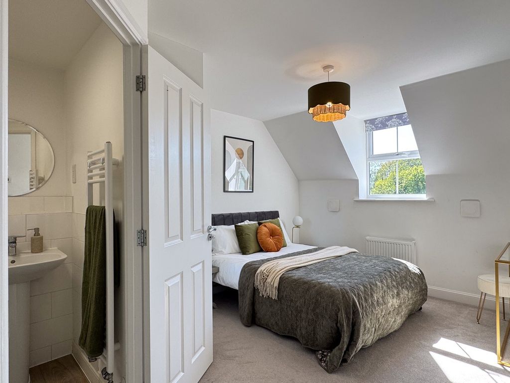 Additional image 11 of 2 bed flat for saleHutton Close, Newbury RG14