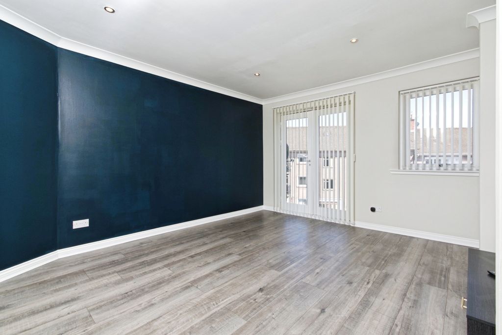 2 bed flat for saleCathcart Road, Glasgow G73 photo 3