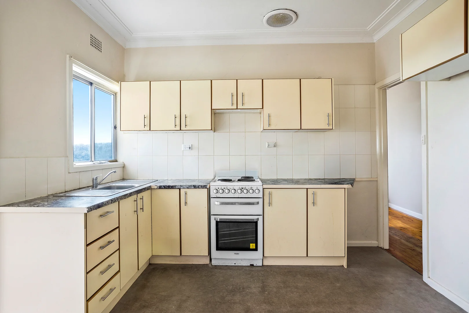 28 Bellevue Road, Figtree NSW 2525 photo 5