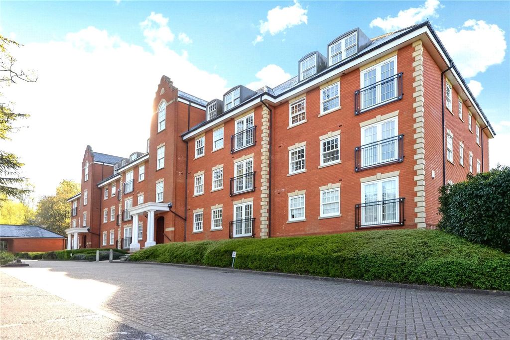 3 bed flat for saleMontague Close, Wokingham, Berkshire RG40