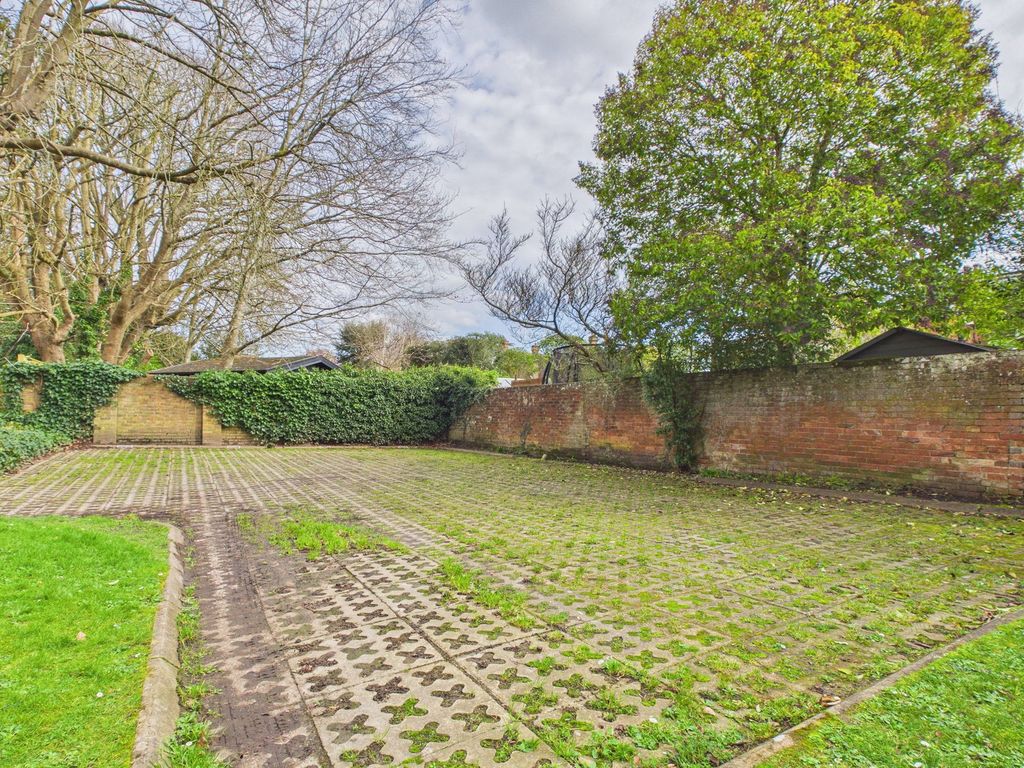 Additional image 8 of 1 bed flat for saleGreenacres, North Parade, Horsham, West Sussex. RH12