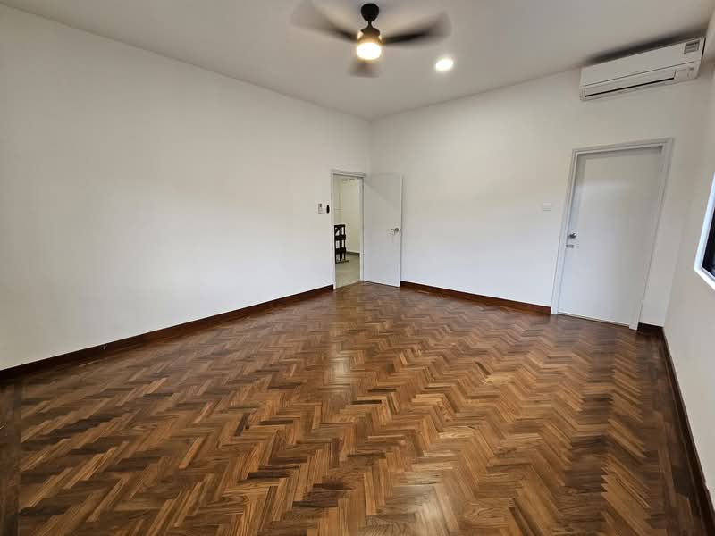 New Renovated Semi-D for rent at East Coast photo 4