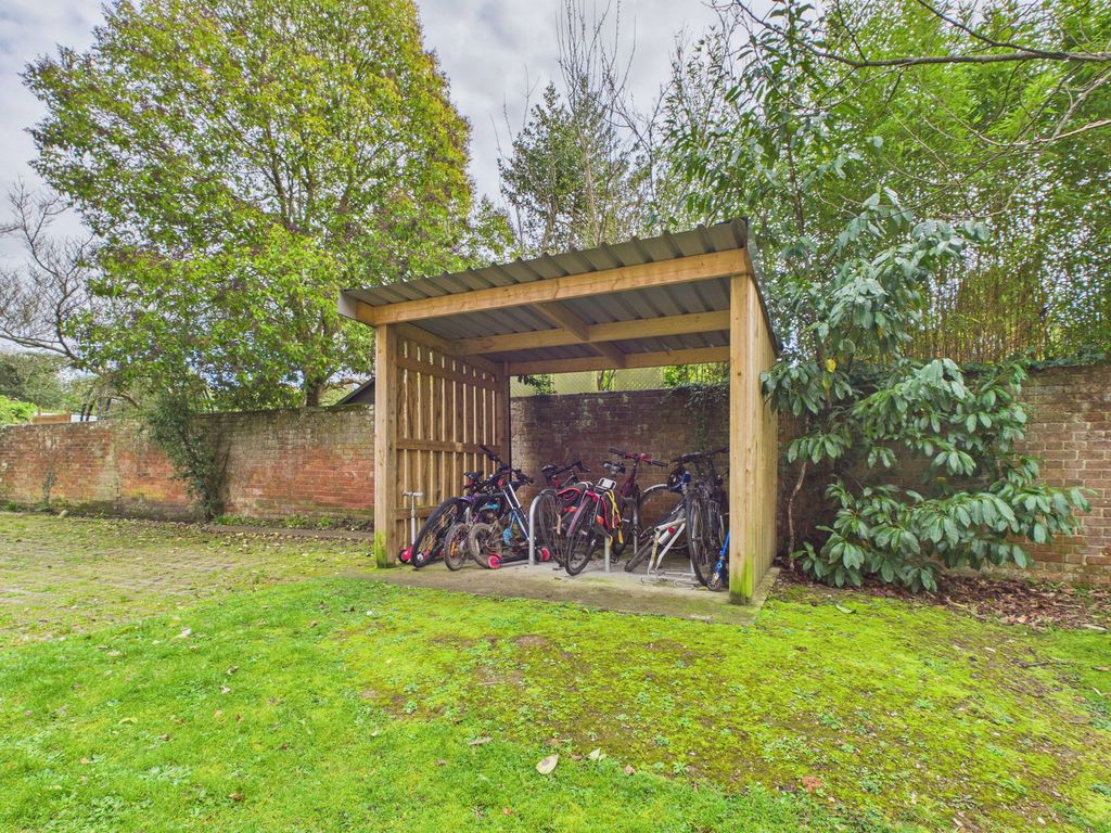 Additional image 9 of 1 bed flat for saleGreenacres, North Parade, Horsham, West Sussex. RH12