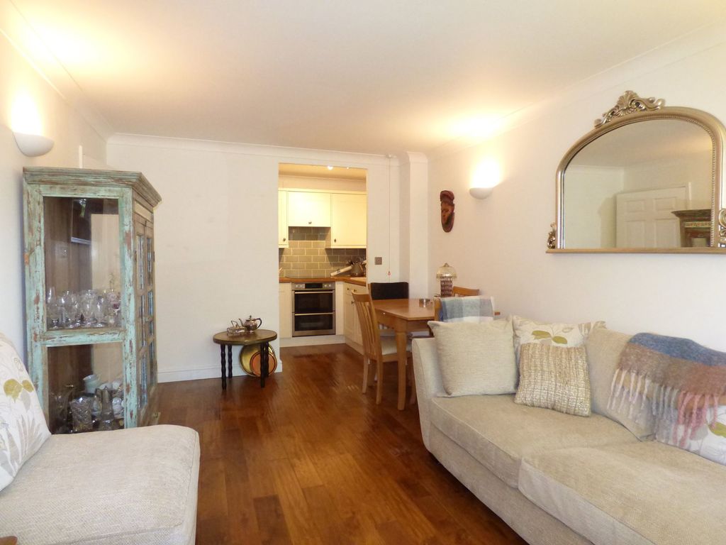 Additional image 4 of 1 bed flat for saleWorcester Road, Malvern, Worcestershire WR14