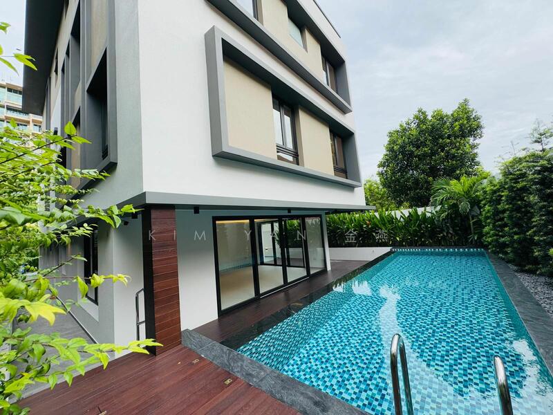 Walk to tanah merah MRT, call 8130 3636 to view!