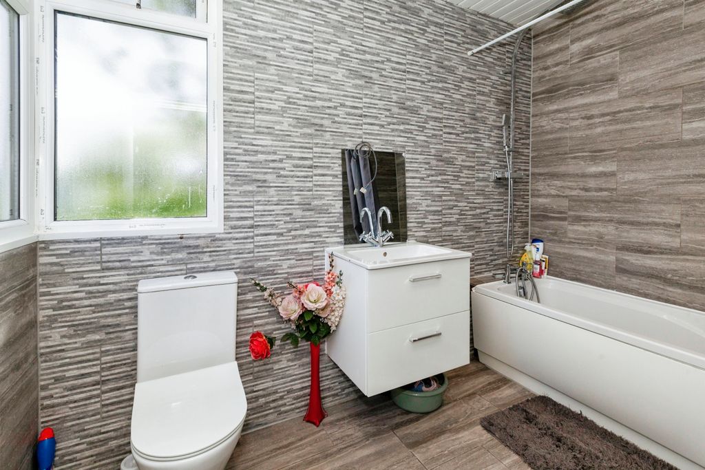 Additional image 20 of 4 bed detached house for saleBath Road, Maidenhead SL6