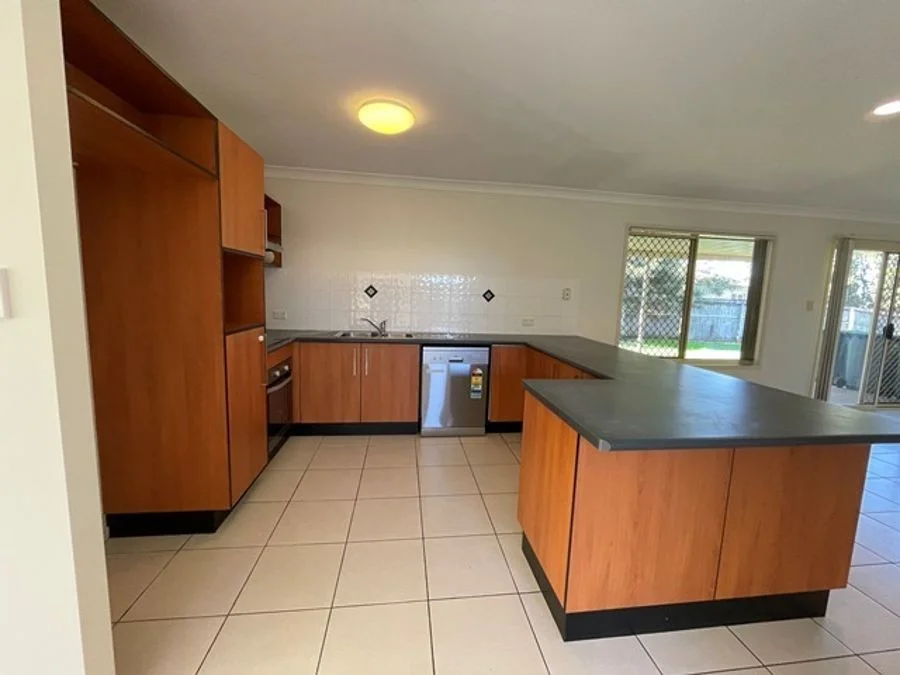 4 Summerhill Drv, Morayfield QLD 4506 photo 4