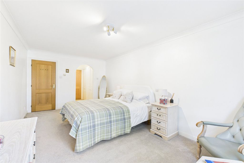 Additional image 6 of 3 bed flat for saleMontague Close, Wokingham, Berkshire RG40