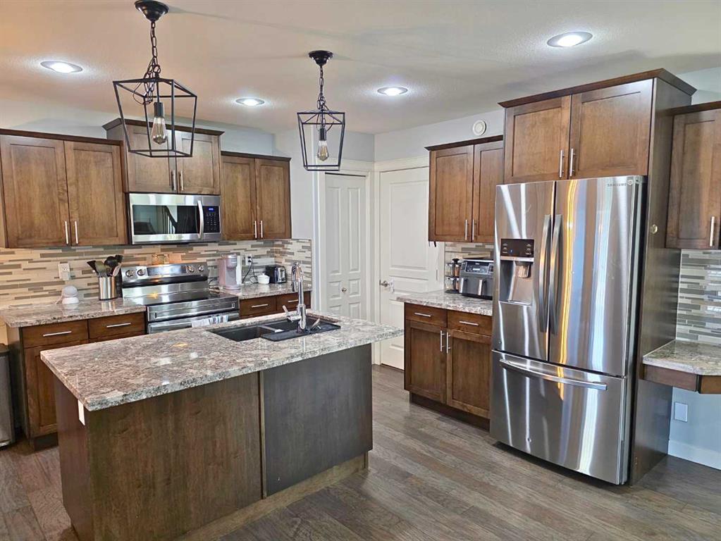 Additional image 3 of 210 Viscount Drive, Red Deer, AB, T4R 0M7