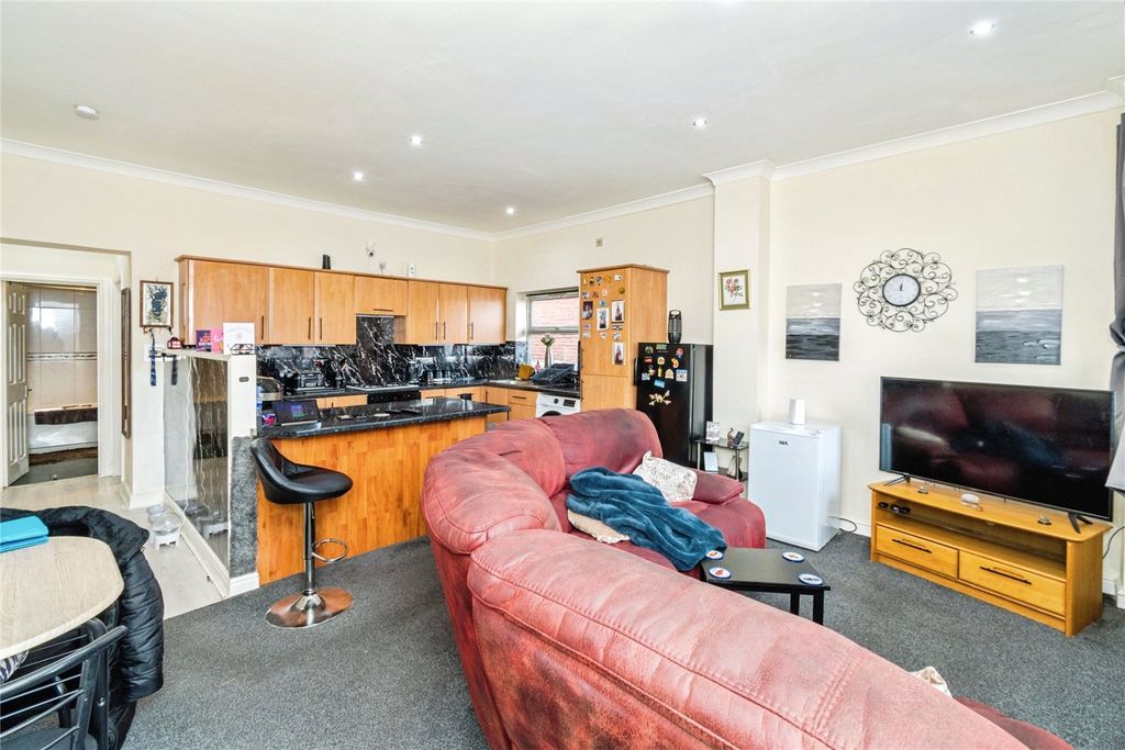 Additional image 3 of 4 bed flat for salePark Road, Freemantle, Southampton, Hampshire SO15