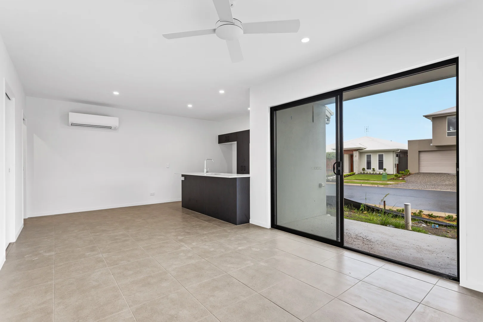 1/2 Kirsten Circuit, Nirimba QLD 4551 photo 2