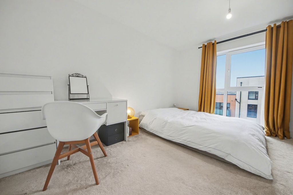 1 bed flat for saleThomas Blake Avenue, Southampton SO14 photo 3