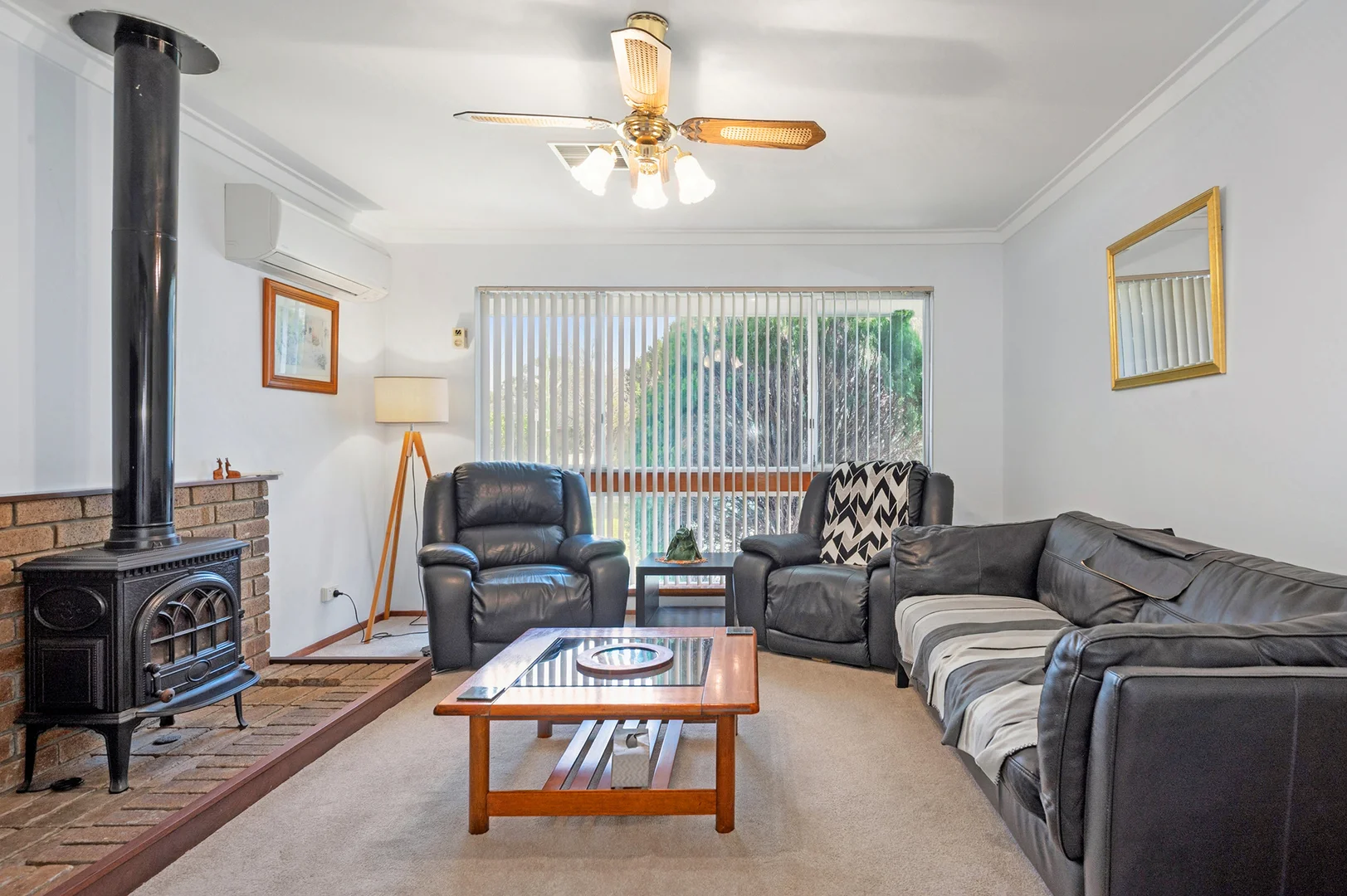28 Lowanna Way, Armadale WA 6112 photo 2