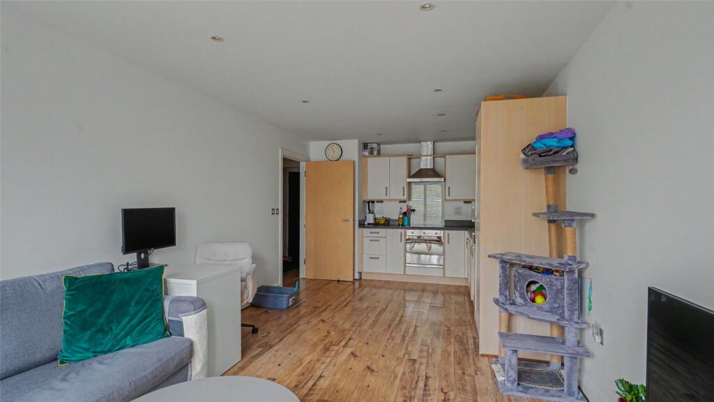 Ascote Lane, Dickens Heath, Solihull, West Midlands, B90 photo 4