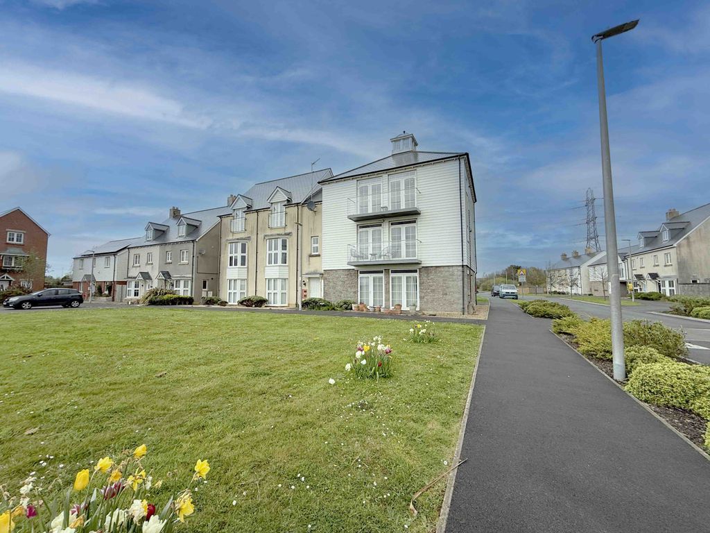2 bed flat for sale1 Y Corsydd, Llanelli SA15