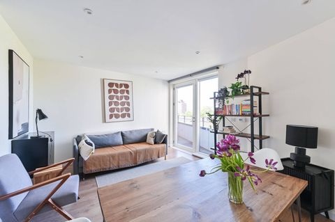 St. James' Crescent, Brixton, London SW9