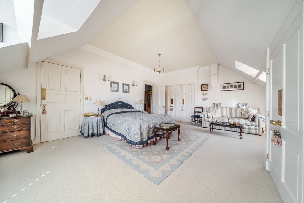 3 bed flat for saleCauseway, Horsham RH12 photo 5