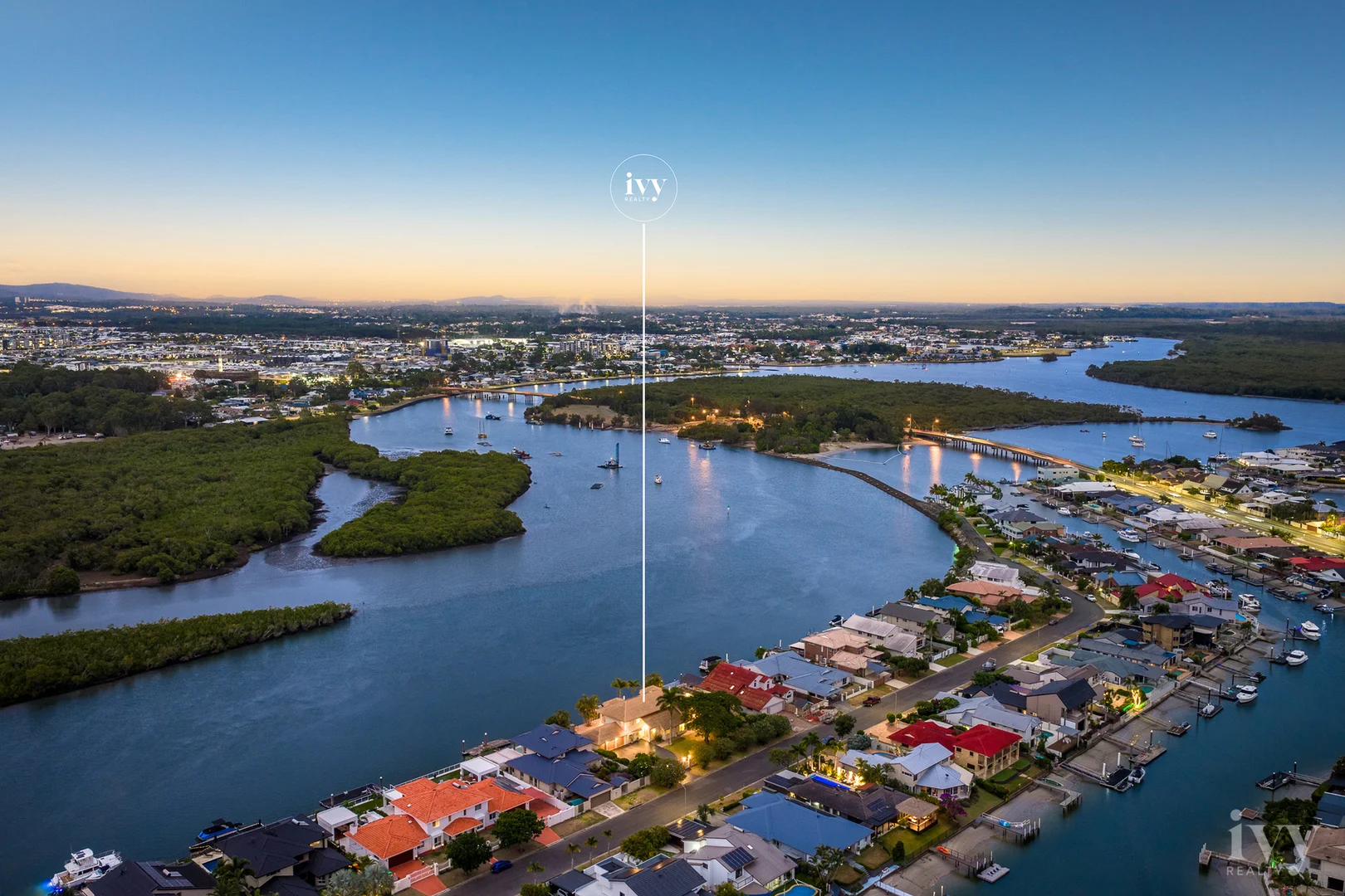 82-84 Tradewinds Avenue, Paradise Point QLD 4216