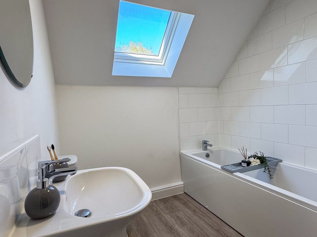 Additional image 14 of 2 bed flat for saleHutton Close, Newbury RG14