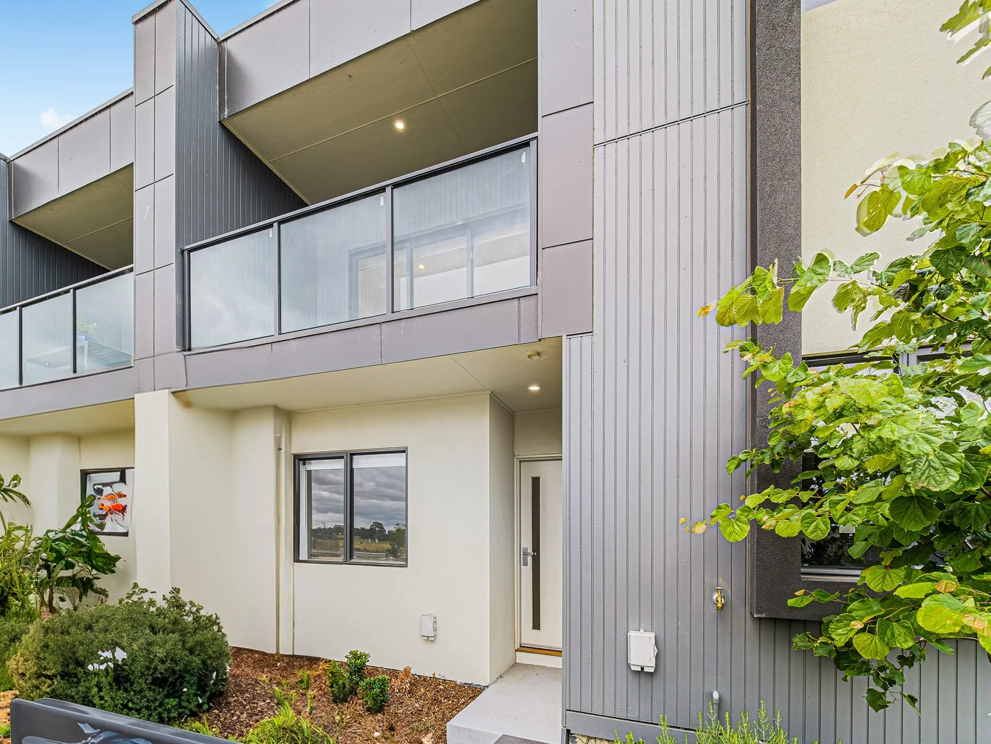 13 Vera close, Clyde North VIC 3978