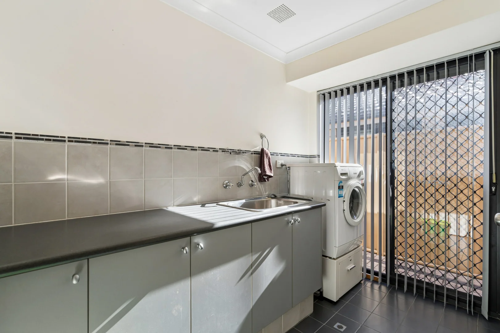 Additional image 24 of 30 Claridge Circle, Thornlie WA 6108
